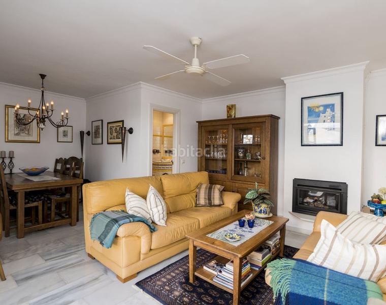 Foto c4e01dc9-2a67-4da4-8aea-c00f4a98e1ad. Pis amb xemeneia a Zona de Punta Plata Estepona