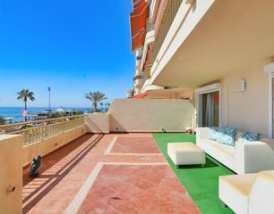 Piso en Playa de los Boliches. Exclusive beachfront apartment with unrivaled sea views in parqu