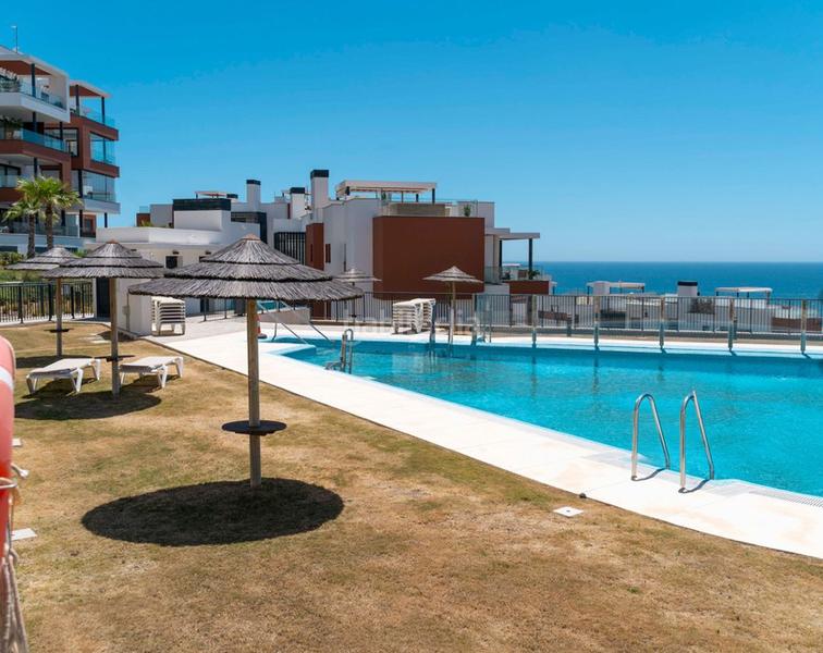 Foto a5f14ba1-e339-4244-8c05-e0d3630a9e92. Piso discover your dream apartment by the sea in carvajal en Fuengirola