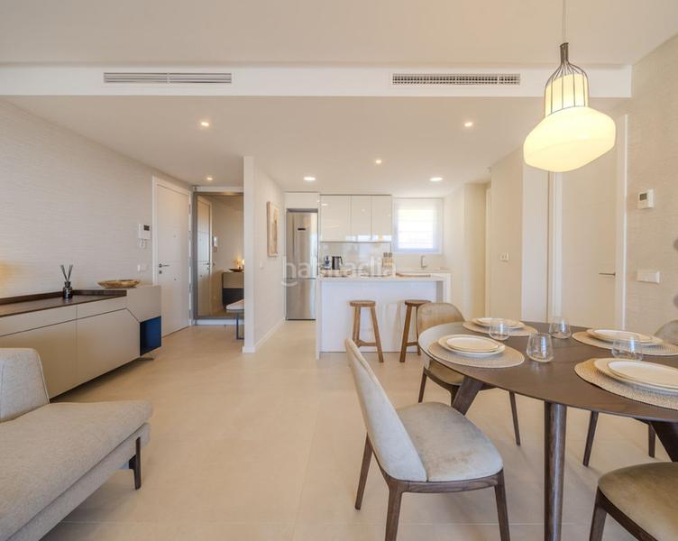 Foto f87d2ca9-099a-4ac5-8dc8-2729db7fdce0. Piso discover your dream apartment by the sea in carvajal en Fuengirola