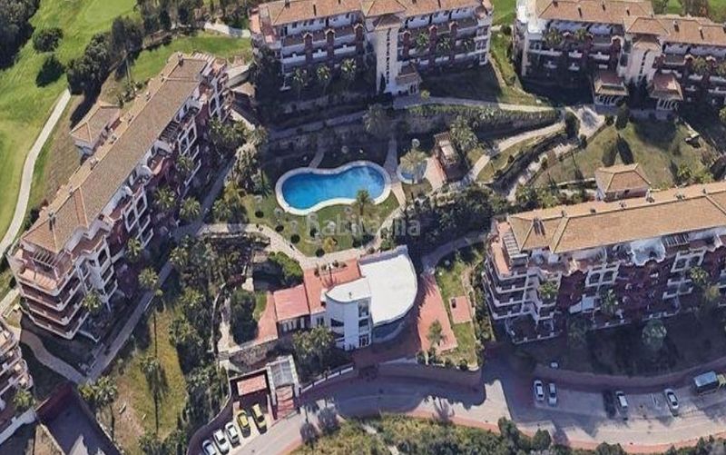 Foto cd0e5f26-0894-49a1-92e6-e972a4df90af. Pis amb xemeneia aparcament piscina a Riviera del Sol Mijas