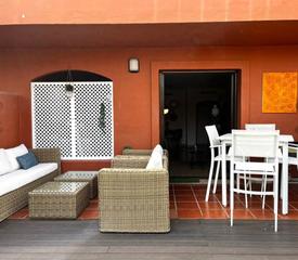 Piso en Buenas Noches. ¡encantador apartamento en planta baja en estepona con terraza y