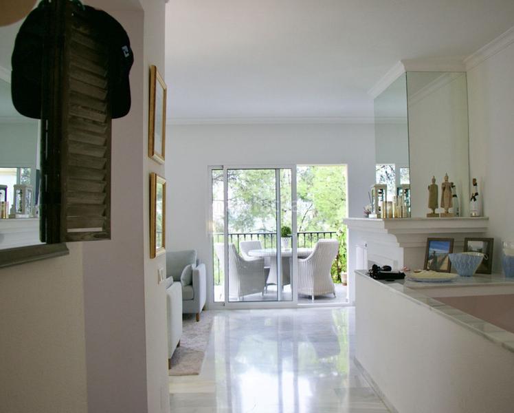 Foto a125a13b-6857-4327-a600-48826b43aff0. Pis amb xemeneia aparcament piscina a Río Real Marbella