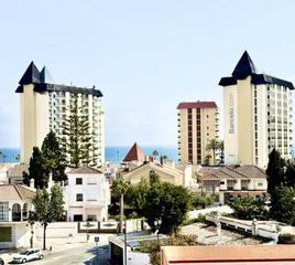 Pis a Avenida fuengirola 2. 1-bedroom apartment for sale with large terrace and stunning sea