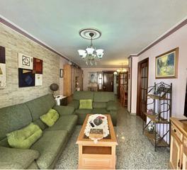 Piso en Calle gomera 12. Discover this spacious and well-distributed apartment in fuengir