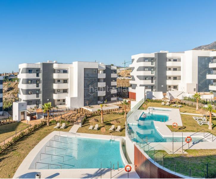 Foto fceb14f3-f661-48af-b471-234226305251. Pis amb xemeneia aparcament piscina a La Capellanía - El Higuerón Benalmádena