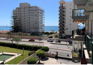 Piso en Playa de los Boliches. Hermoso apartamento en segunda línea de playa
