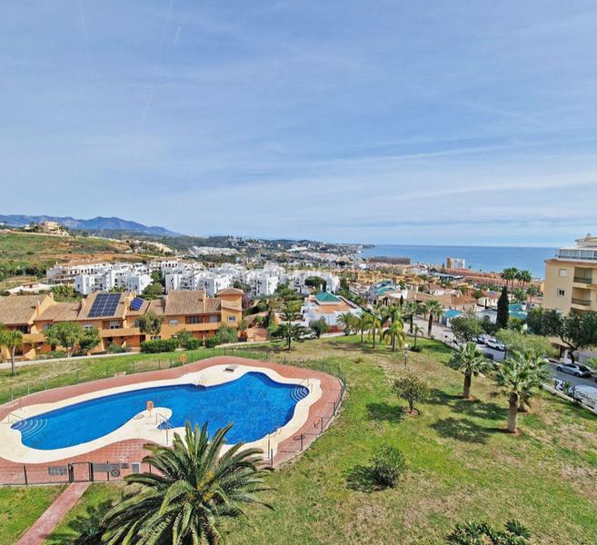 Foto 95ef0f59-fe5c-415c-a108-e2fe0388b1b4. Pis amb xemeneia piscina a la cala Mijas Mijas