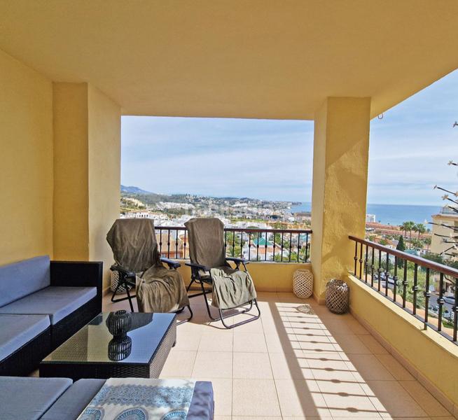 Foto fe781a9a-6a22-4470-9b1e-1b17a756db2f. Pis amb xemeneia piscina a la cala Mijas Mijas