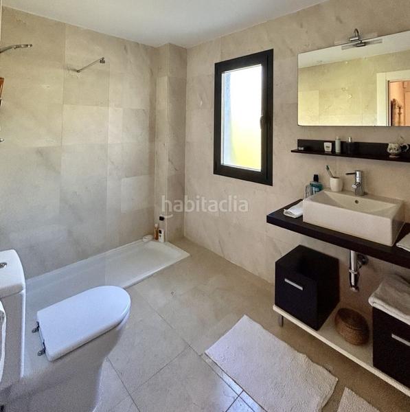 Foto ada031dc-ed85-4198-9397-409221806993. Pis amb xemeneia aparcament piscina a Paraiso - Barronal Estepona