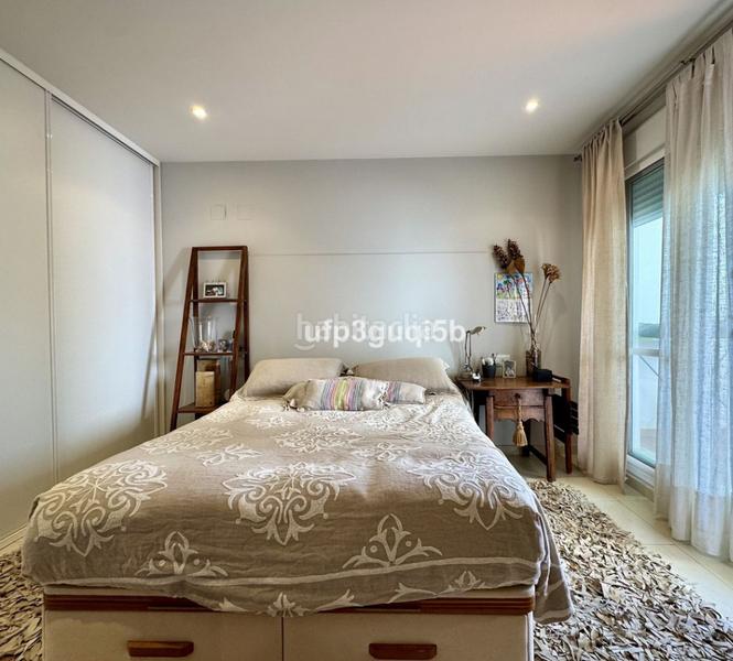 Foto d18f4d18-7054-4eb4-8260-fc875bd0ff20. Pis amb xemeneia aparcament piscina a Nueva Torrequebrada Benalmádena