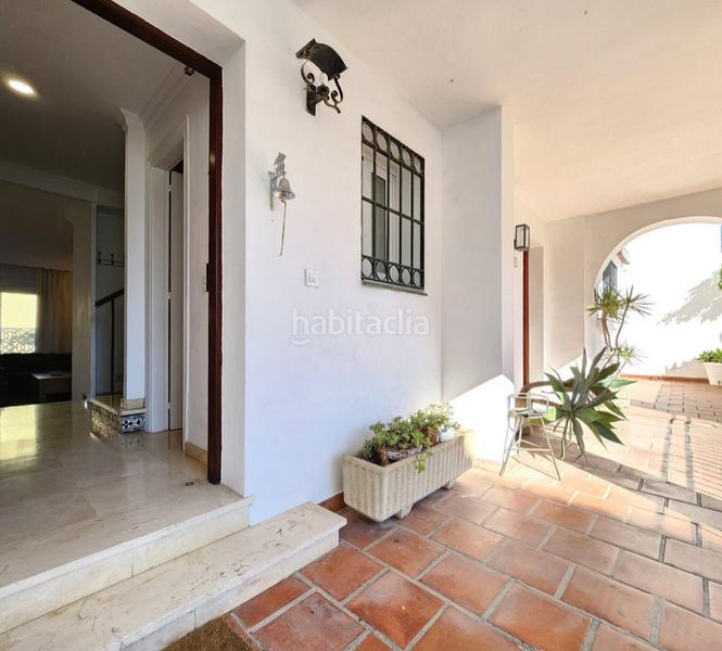 Foto 05da91d0-4985-43a7-bab9-a271eb87d564. Pis amb xemeneia aparcament a Centro Estepona
