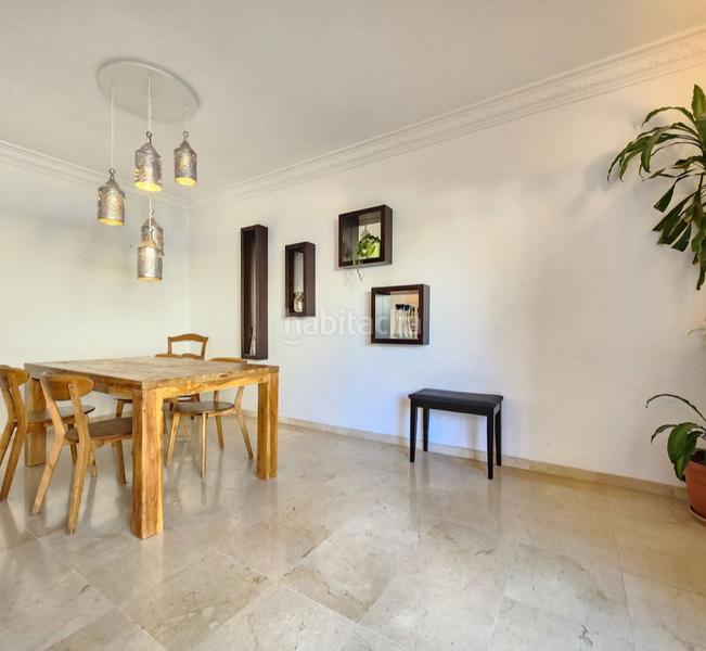 Foto a0d75537-9aab-4f26-a802-728657a58959. Pis amb xemeneia aparcament a Centro Estepona