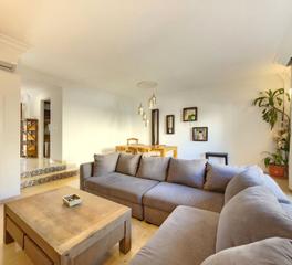 Piso en Centro. Fantastic recently renovated townhouse in the center of estepona