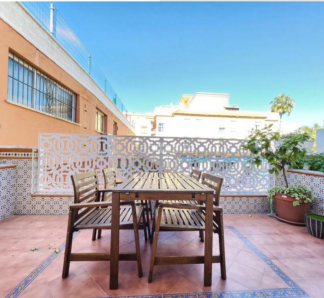 Foto fd7381b8-f3ce-4466-9fac-d71ce2dc964f. Pis amb xemeneia aparcament a Centro Estepona