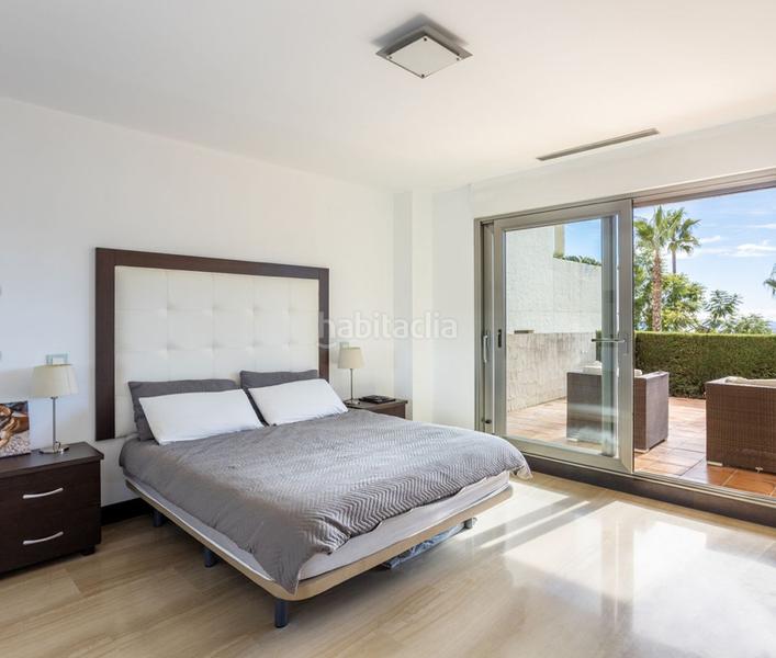 Foto 44401274-543a-415d-a273-56f4d1b72483. Etagenwohnung mit kamin parking pool in los arqueros - puerto del almendro Benahavís