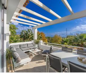 Piso en N/a. Luxurious penthouse located in alcazaba lagoon