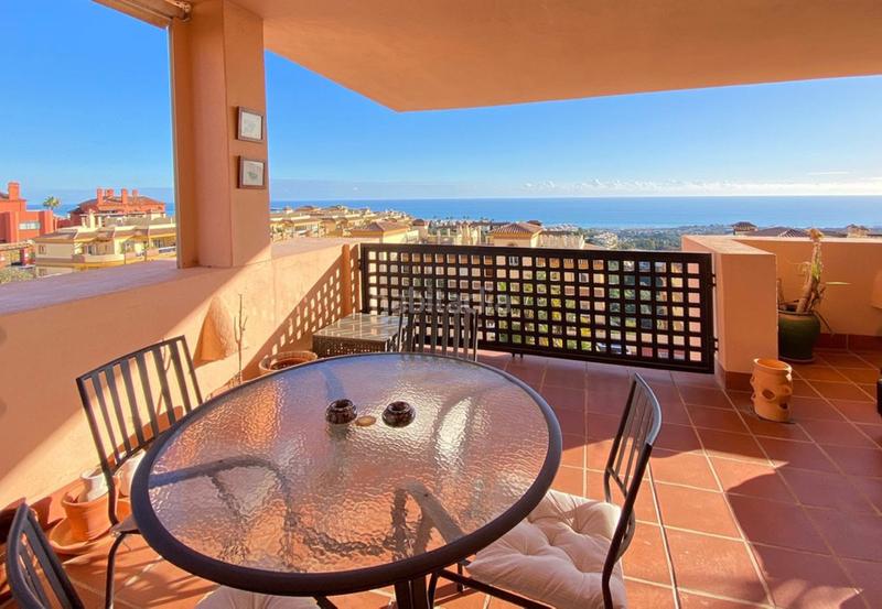Foto 11fc33f1-9c6d-4917-b6a1-3dedb31dde91. Piso bright and sunny duplex penthouse with the best views of Calahonda en Mijas