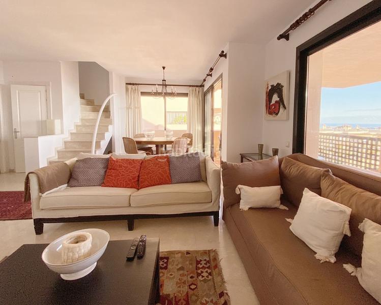 Foto 86ebacdf-e3bb-45d0-b1f9-cdeea17fb077. Piso bright and sunny duplex penthouse with the best views of Calahonda en Mijas
