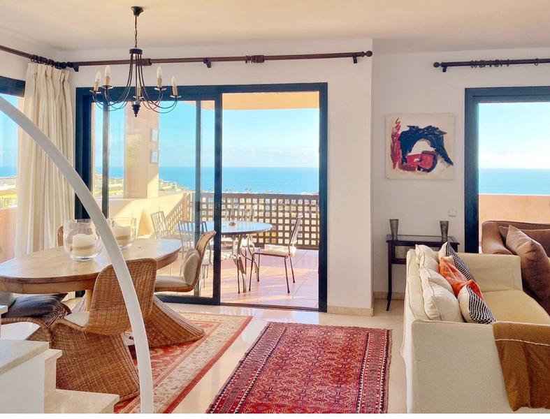 Foto 8e68c361-1c64-4e42-bbd8-70b611d1ad68. Piso bright and sunny duplex penthouse with the best views of Calahonda en Mijas