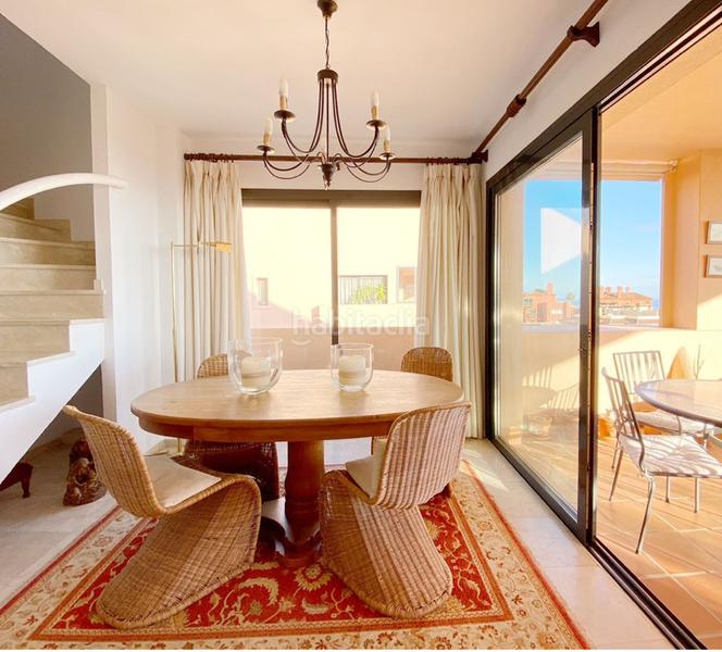 Foto cf8a049e-3f52-4968-a0dd-e84f630e392c. Piso bright and sunny duplex penthouse with the best views of Calahonda en Mijas
