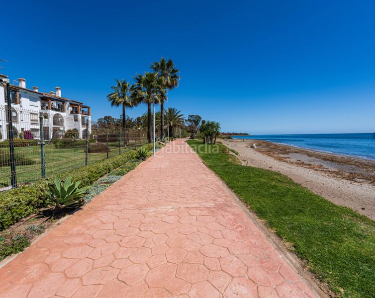 Foto 2f57def6-6b52-4ee4-b134-888256ea5ff0. Pis amb xemeneia aparcament piscina a El Velerín Estepona