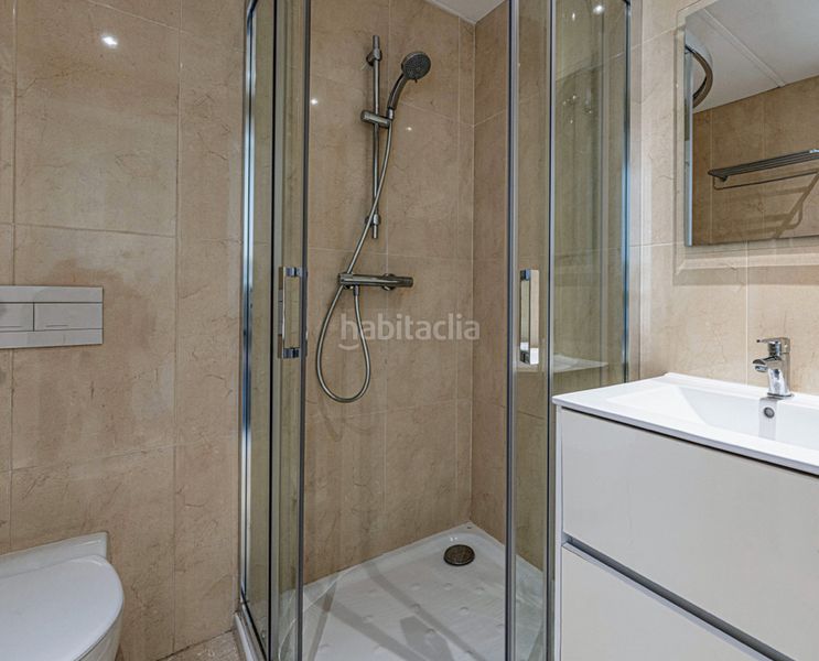 Foto 636852f0-c25c-4202-92ed-da49fe313c45. Pis amb xemeneia aparcament piscina a El Velerín Estepona