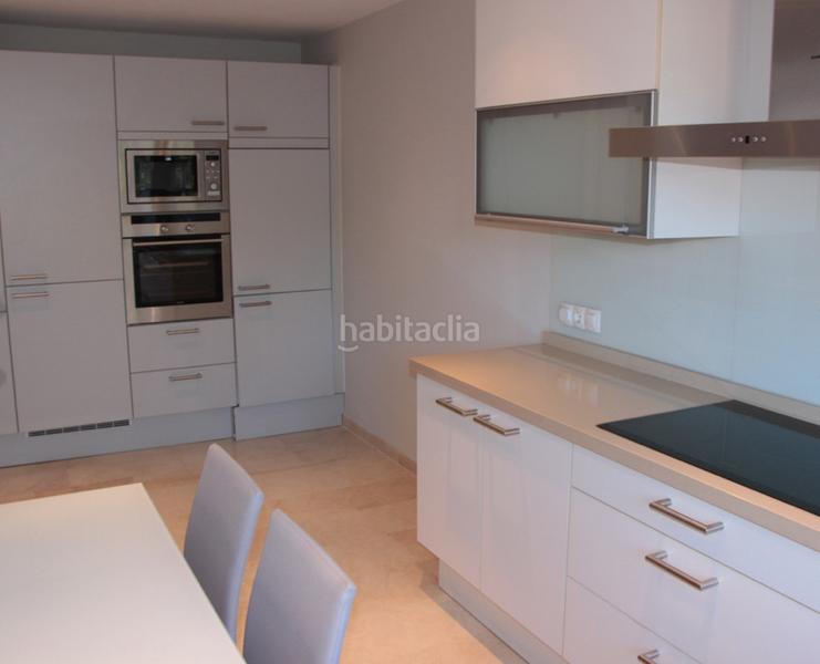 Foto c4fff8fc-5359-4827-992d-9d9b24be1138. Etagenwohnung mit kamin parking pool in Cabopino - Artola Marbella