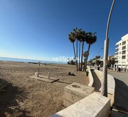 Piso en Centro. Stunning penthouse on the beachfront in estepona