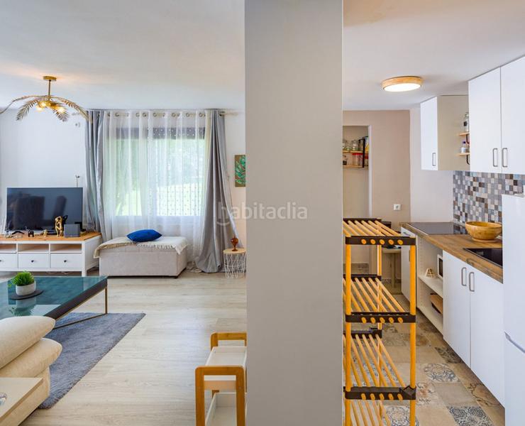 Foto 04bd8b3e-a8e8-4b30-be43-36ae0b8ed8bc. Piso en calle fuengirola 1 playa de la bajadilla area in en Marbella