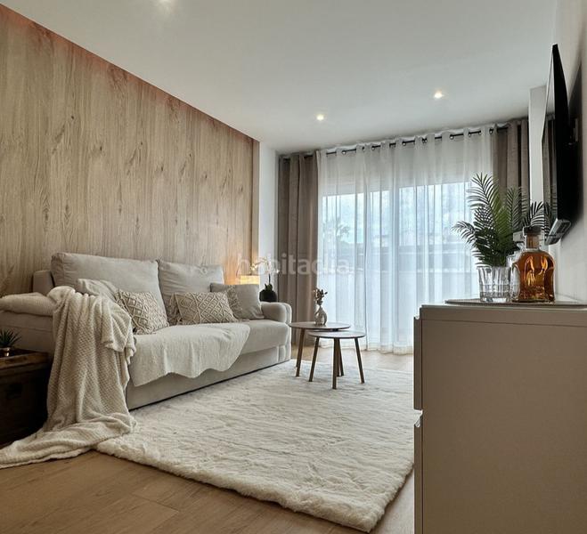 Foto 75308cef-b11e-4db5-b704-113ef3d55dc5. Pis amb xemeneia a Arroyo de la Miel Benalmádena