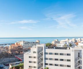 Appartement à Playa Bajadilla - Puertos. This charming duplex penthouse, situated in the heart of marbell