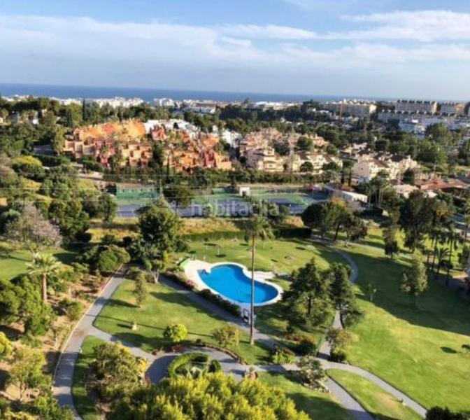 Foto 0c56b054-2fe1-4258-af4e-df99d48381fa. Etagenwohnung mit kamin pool in La Dama de Noche - La Alzambra Marbella