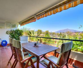 Piso en Guadalmina Alta. This wonderful duplex, located in the highly sought-after area o