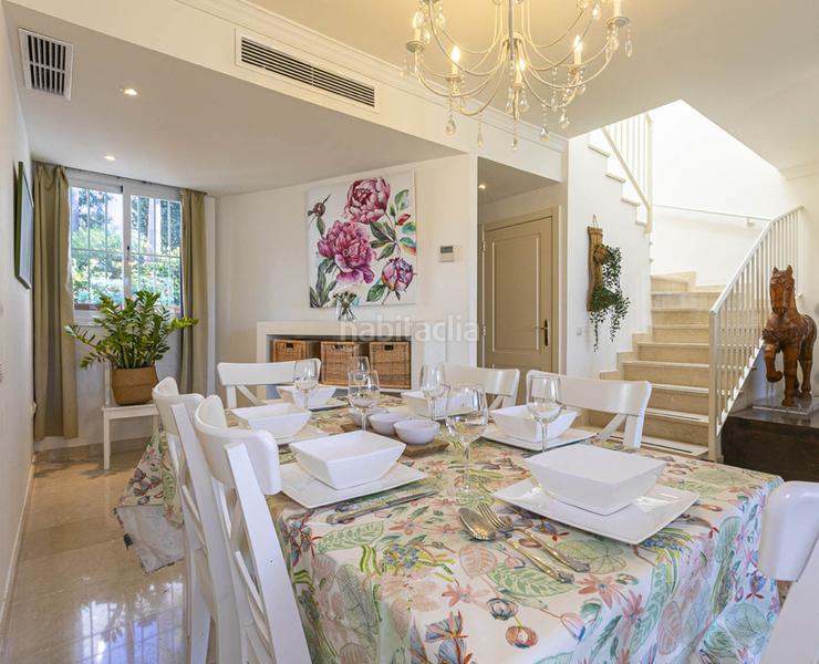 Foto 0dd4a2da-6945-4c14-8d7d-a4954558ba6d. Piso magnificent townhouse in a luxury urbanization next to the real club de golf de guadalmina en Marbella