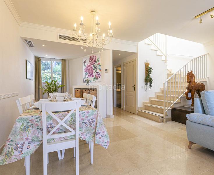 Foto 4581e582-5a65-4e1a-91c8-4a522fb1bf1a. Piso magnificent townhouse in a luxury urbanization next to the real club de golf de guadalmina en Marbella
