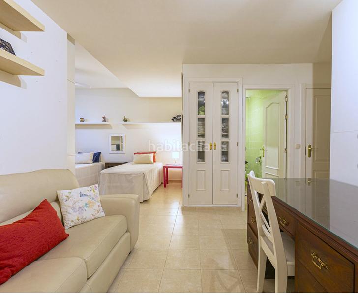 Foto a9ec9d7c-26fe-49b5-9c70-b9a2d789f735. Piso magnificent townhouse in a luxury urbanization next to the real club de golf de guadalmina en Marbella