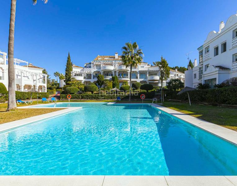 Foto e73ccee2-97c0-4301-b489-0e172966bf52. Piso magnificent townhouse in a luxury urbanization next to the real club de golf de guadalmina en Marbella