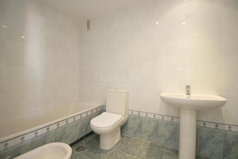 Foto 7a59e405-3f87-4eca-9650-df3127db4521. Piso en federico fellini 36 luminoso piso en Parque Clavero. piscina. zona este malaga en Málaga
