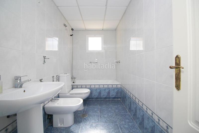 Foto baa5514a-cab9-4b4d-a100-418a45cbd145. Piso en federico fellini 36 luminoso piso en Parque Clavero. piscina. zona este malaga en Málaga