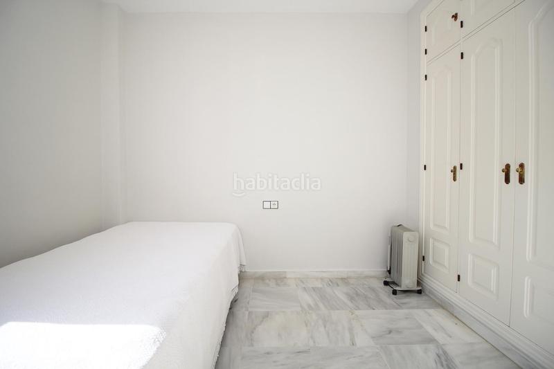 Foto bd37bb81-6a4e-4979-aee7-a7a5476c8b4b. Piso en federico fellini 36 luminoso piso en Parque Clavero. piscina. zona este malaga en Málaga