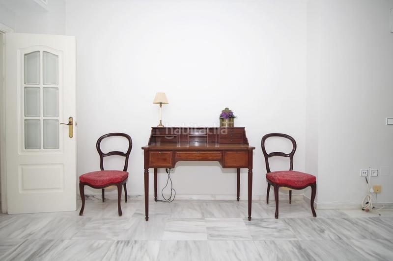 Foto d0a2cd2b-86c7-45d1-93fe-ee1b5fca1932. Piso en federico fellini 36 luminoso piso en Parque Clavero. piscina. zona este malaga en Málaga
