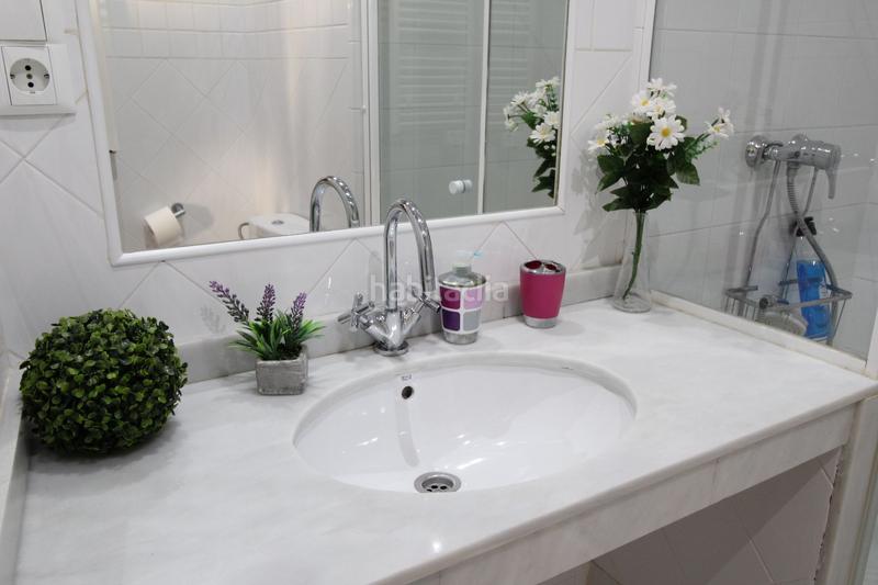 Foto 573505c3-56f5-421b-9025-ac0af3196876. Alquiler piso vive en calle larios, edificio del siglo xix, techos 6 mtrs espectacular artesonado de madera. en Málaga