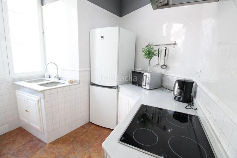 Foto 992044e1-f8ac-4da3-aca9-b2f8765372ac. Alquiler piso vive en calle larios, edificio del siglo xix, techos 6 mtrs espectacular artesonado de madera. en Málaga