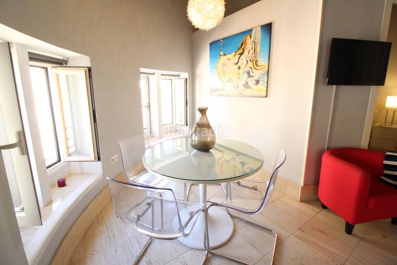 Foto cafb3c87-3ef4-474c-88d4-1f6904871775. Alquiler piso vive en calle larios, edificio del siglo xix, techos 6 mtrs espectacular artesonado de madera. en Málaga