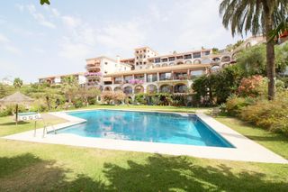 Rent Flat in Olmos 19. Oferta alquiler temporal. cerrado calderon. piscina. malaga