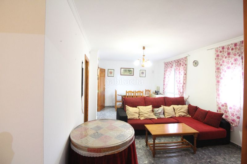 Foto 09b2e40a-f9fd-49d9-bd73-7dfa35e830c3. Edifici a Alozaina