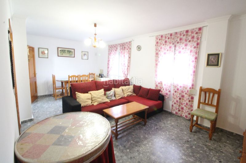 Foto bae731fe-3d31-451a-8a8e-2a08ca0c953d. Edifici a Alozaina