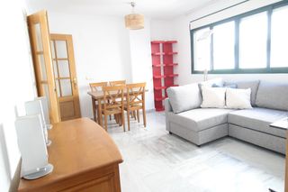 Rent Flat in Moll 2. Céntrico piso con garaje, entre centro historico y estación del