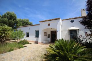 Mas à Partido romeral. Exclusivo cortijo andaluz con 46 hectáreas de olivar productivo.